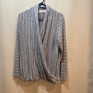 Native Chic Women's Gray Long-sleeve Multi-Layered Front Lightweight Sweater, M